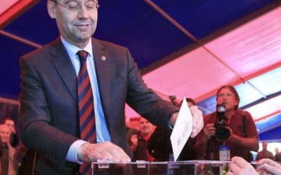 Pillan a Bartomeu firmando para el voto de censura contra su propia directiva
