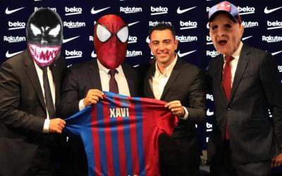 Spidercule, Venom y Tío Ben presentan a Xavi en el Camp Nou