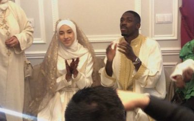 Dembelé llega tarde a su propia boda y se lesiona al cortar la tarta