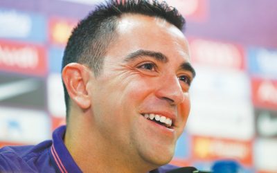 Xavi se descojona después de decir que «tratarán de ganar títulos» y reconoce que es broma.