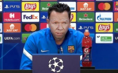 Xavi descubre aterrorizado que se le está poniendo cara de Koeman