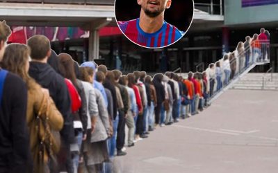 Largas colas en el Camp Nou para pedir perdón a Luuk DeJong por el gol y la chilena al larguero